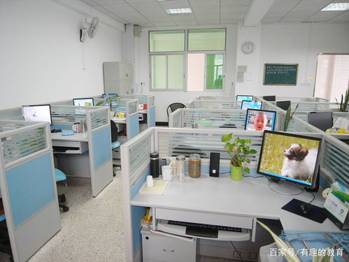 校长又在念什么经？教室里多出办公桌，老师们集体懵圈