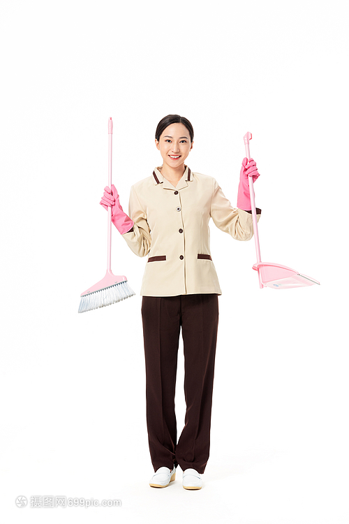 家政服务中的女性扫地角色 细致、专业与尊重